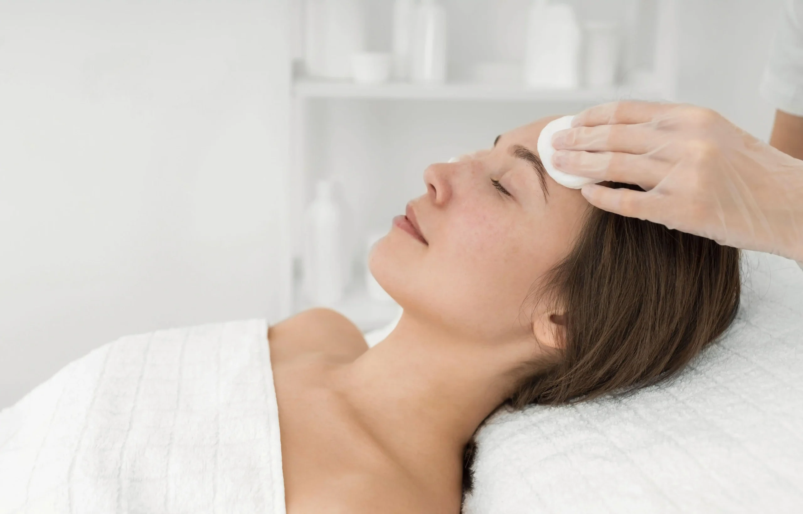 female-client-salon-face-care-routine-with-cleansing-disks